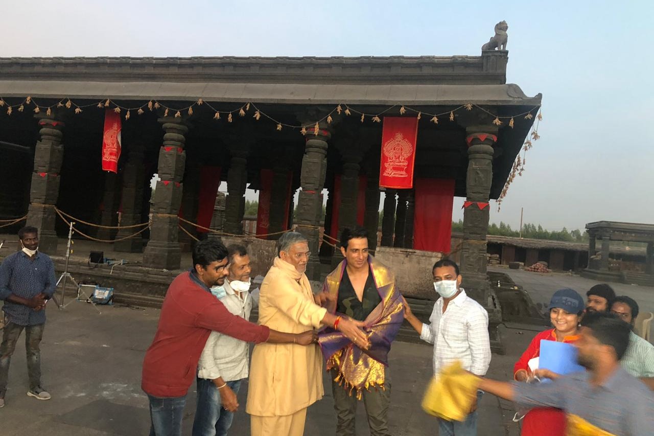 Tanikella Bharani sivakoratala  felicitated  SonuSood  on the sets of Acharya  