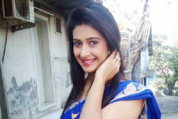 Actress Preetika Chauhan found red handed while buying drugs