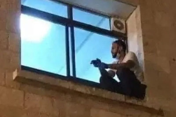 Palestinian climbs wall to see mom through window before she dies of COVID