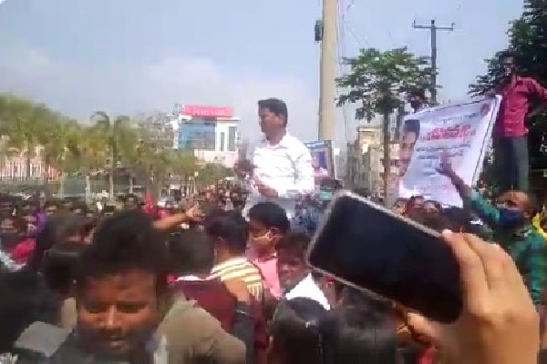 Volunteers agitation at Vijayawada MIuncipal Corporation office 