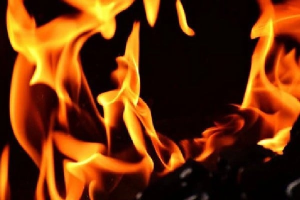 Man set woman fire as the woman grabbed him led to die