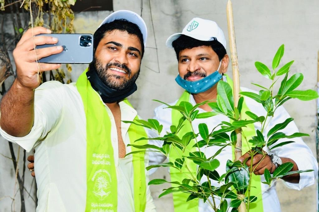 Sharwanand planted saplings in GHMC Park
