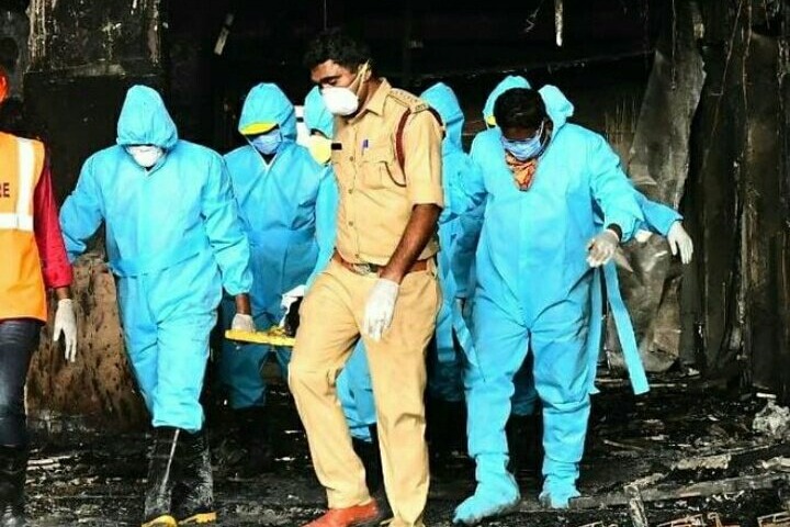 AP Ministers reviews on fire accident in Vijayawada covid care center 