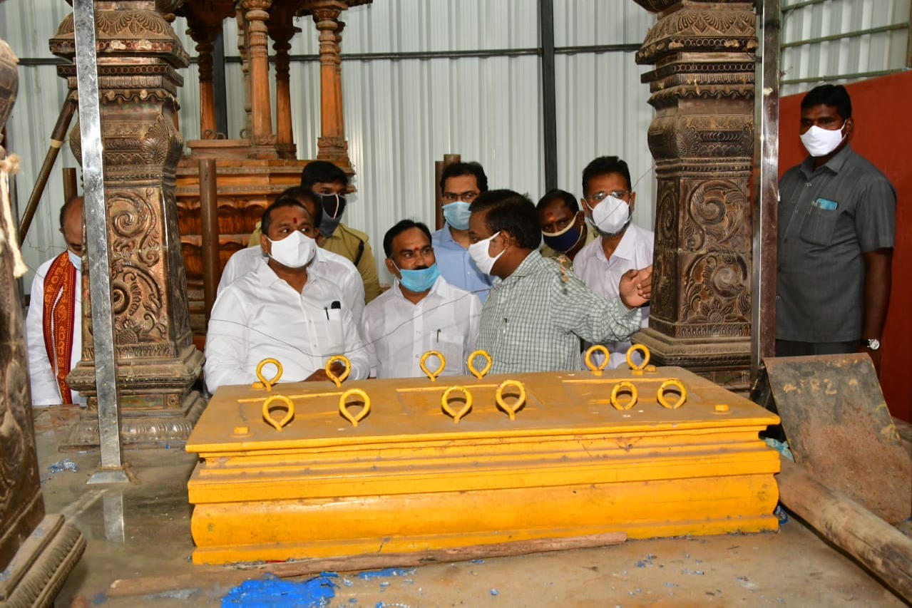 AP Minister Vellampalli reacts over three lions missing incident at Kanakadurga temple