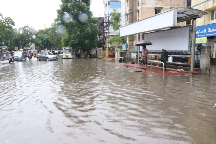 Heavy rains lashes Chennai city