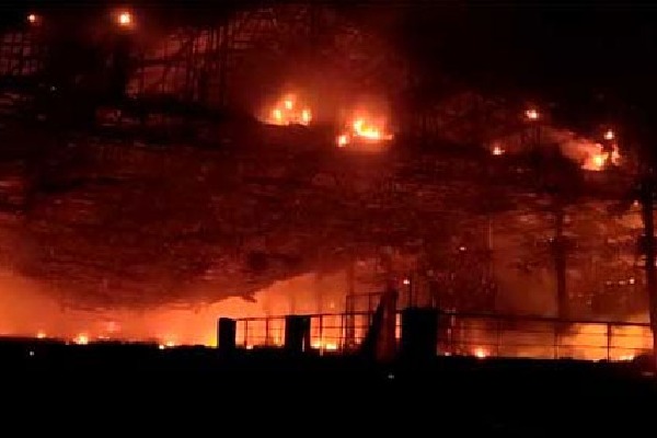 huge fire accident in Ganapathi Sachidananda Ashramam