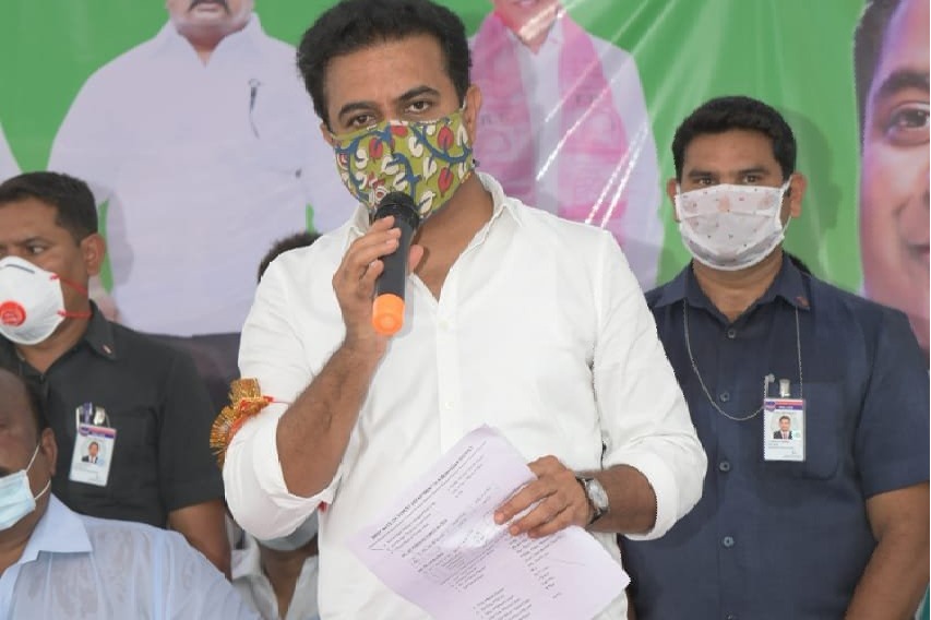 KTR says Padmarao denied to wear a mask