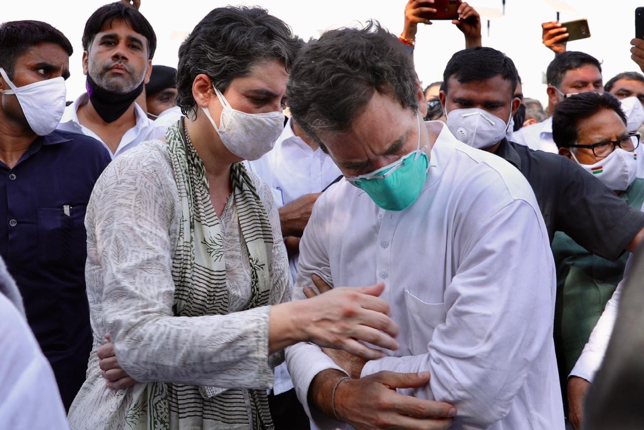 Rahul Gandhi fell down as Priyanka came to console her brother