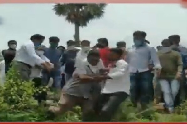 Clashes between YSRCP members in Srikakulam district