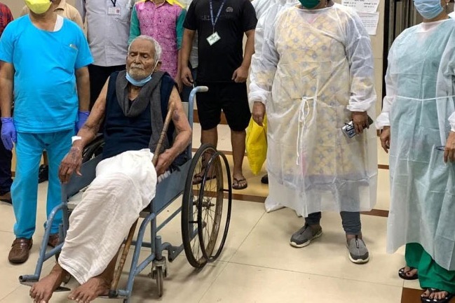 100 Old corona patient got victory against corona virus in Mumbai
