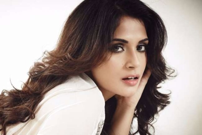Bollywood Actress ready to apology actor richa chadda