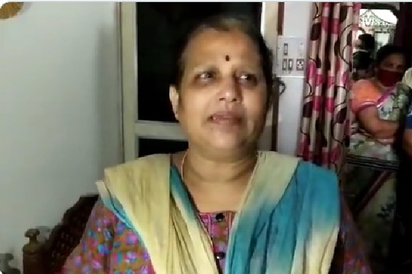 Martyred Colonel Santosh mother talks to media
