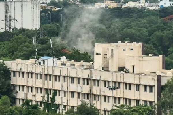 High Court dismisses petition on Telangana secretariat demolition