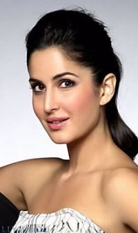 Katrina turns hair stylist for Anurag Basu