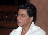 SRK ensures treatment for media person hit by his car