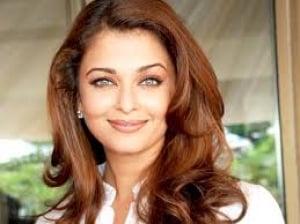 Maybe it's time to join social media: Aishwarya (Movie Snippets)