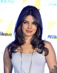 Oscars: Priyanka stuns in white, reminds AIB of 'kaju katli'