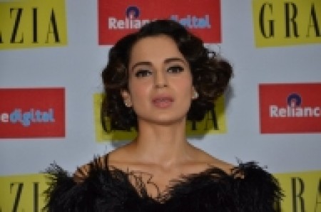 Why daddies always save their sons: Kangana on Hrithik controversy
