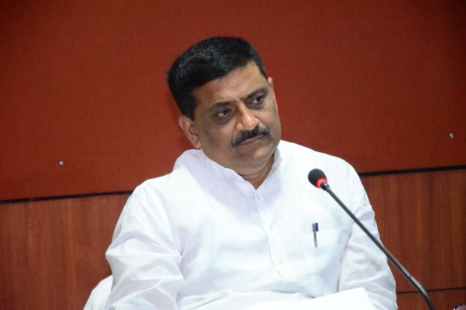 Kejriwal and Yogi are reason for lockdown failure says Bihar minister