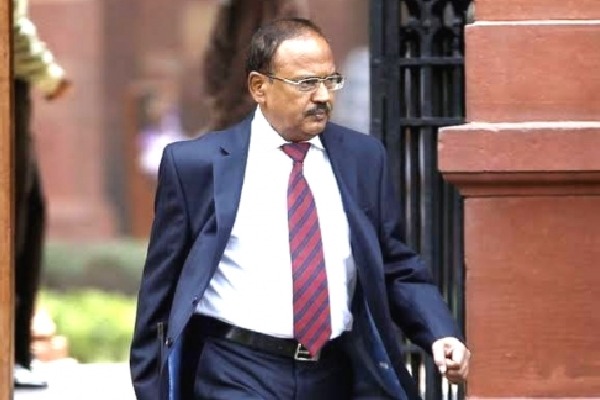 ajit doval meets offiicers in jammu