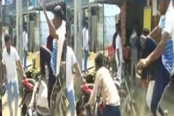 Fight between college students in Srikakulam 
