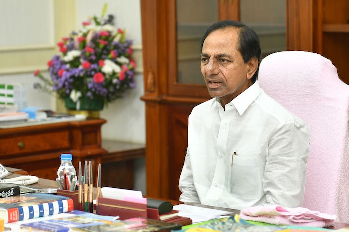 KCR pays tributes to former news reader Madapati Sathyavathi