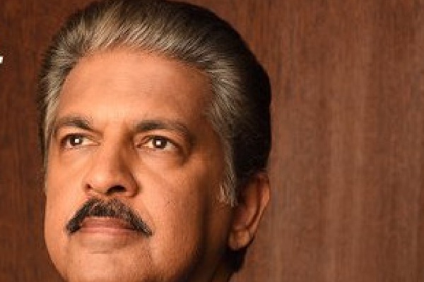 Anand Mahindra comments on Pune woman who stops footpath rider