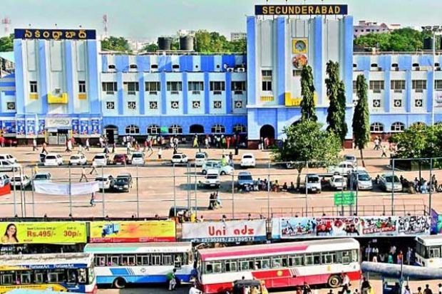 Thousands of Migrants Rush to Secunderabad Railway Station