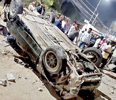 Over speed kills one in car accident on Bharathngar Bridge