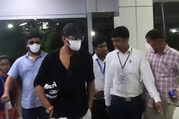 Prabhas spotted wearing mask at airport