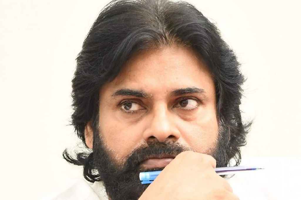 Pawan pays rich tributes to martyrs 