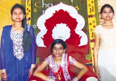 Three Girls Millsing From Chennai
