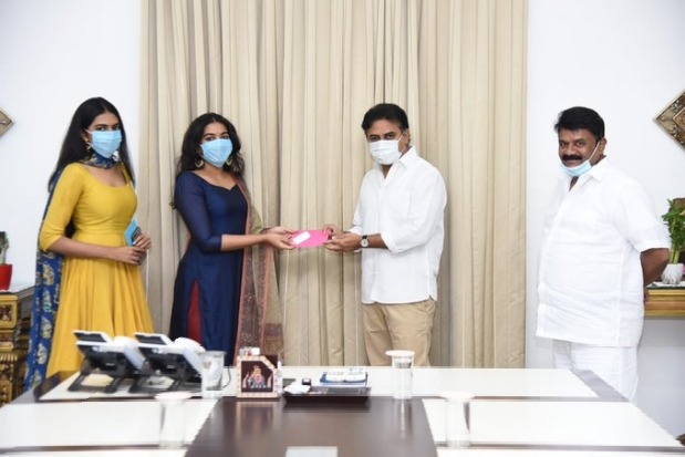 ActorRajasekhar s Daughters  Contributes Rs 2 Lakhs for Telangana CM Relief fund