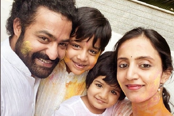 Junior NTR shares a new pic of Holi with family members