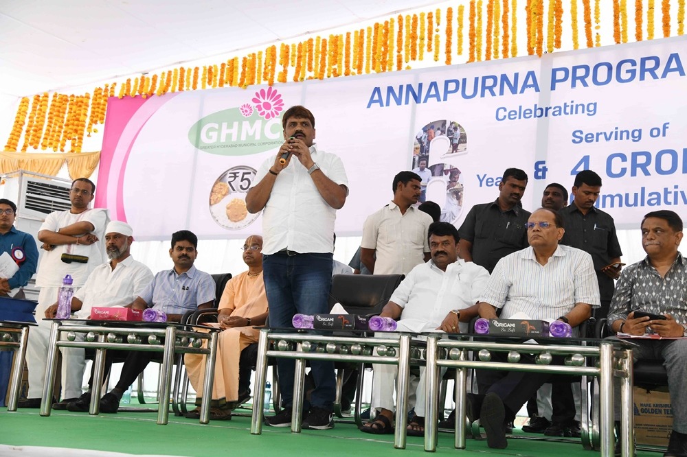 Hyderabad Mayor Bontu praises Annapurna scheme