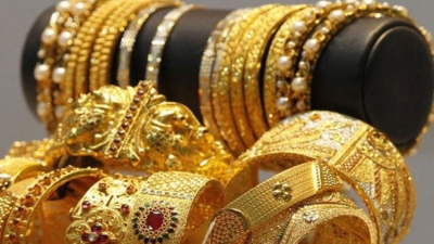 Gold prices hit record high 