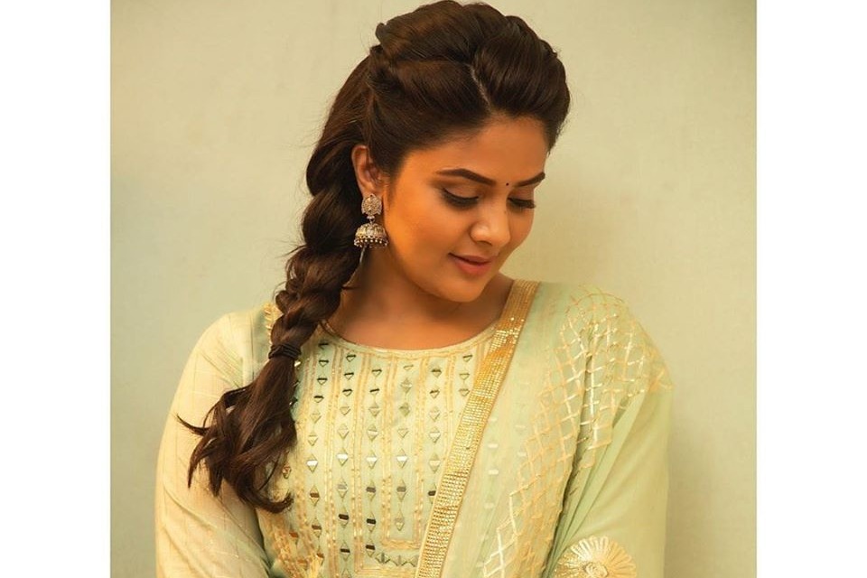 Sreemukhi gives strong counter to fake news about her lover