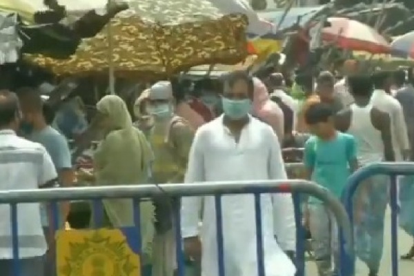WATCH Social distancing norms being violated in Raja Bazaar area in Kolkata 