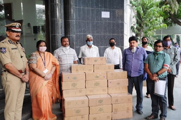  Kishan Reddy donates 3000 liters of fruit juice to Hyderabad police