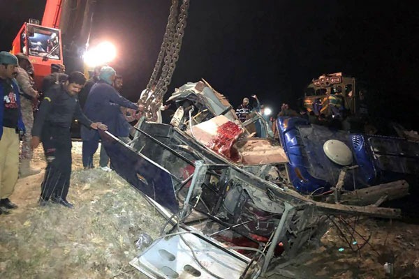 20 Killed In Train and Bus Collision In Pakistan