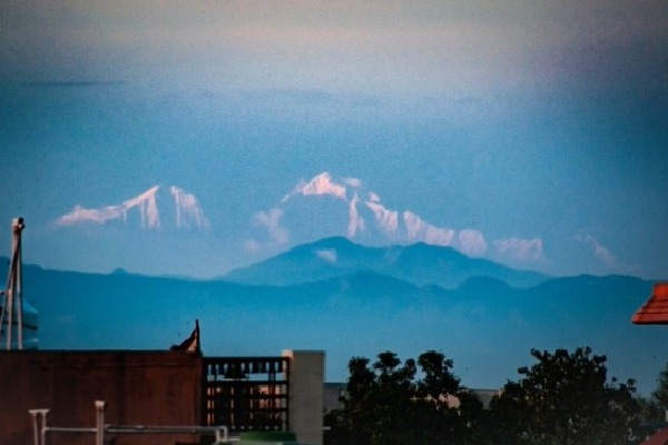 himalaya mountains appear from up