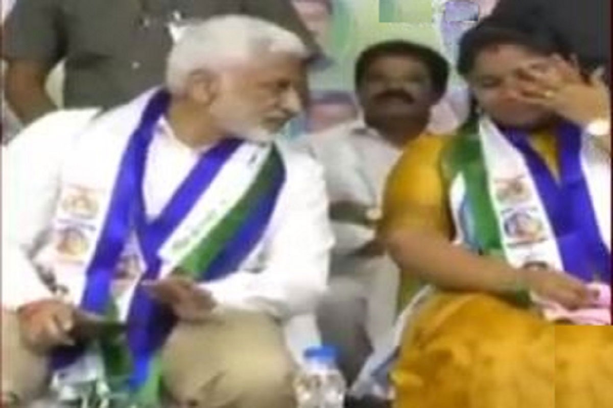 AP Minister Pushpasreevani cries on stage