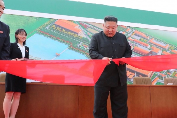 North Korea leader Kim Jong Un makes first public appearance after twenty days