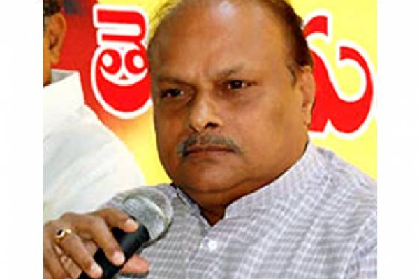 Yanamala Ramakrishnudu criticises on AP Government