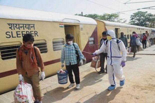 Indian Railway has moved 80000 people to their homes in the last five days