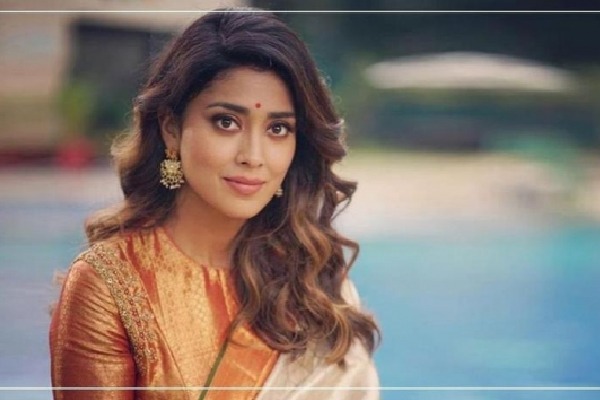Actress Shriya offers Dance  for Rs 200 only 