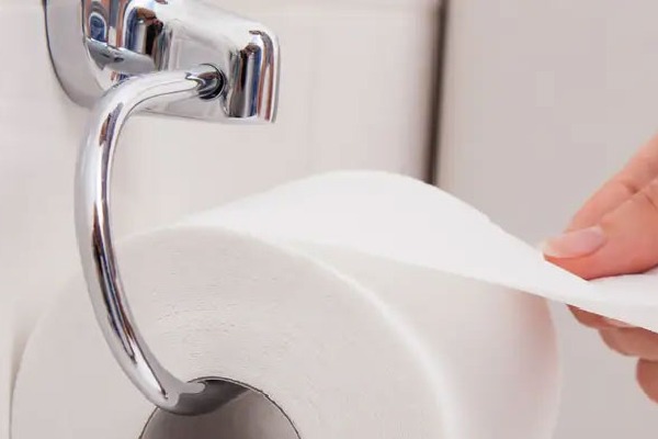 American using water instead of toilet papers