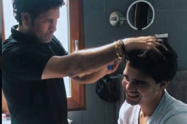 Sachin turns hairstylist for his son