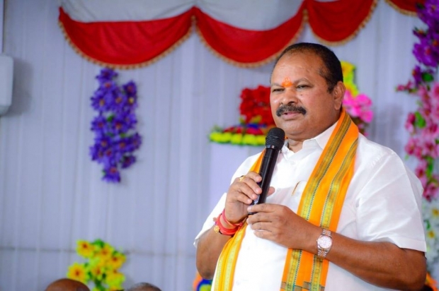 bjp will maintain same distance with tdp and ycp
