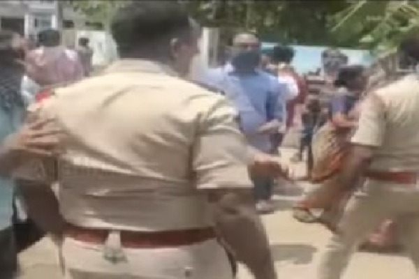 Clash between Police and locals in Srikakulam District